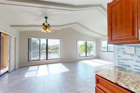 Villa ou maison à vendre à Punta Gorda, Floride: 3 chambres, 227.05 m2 № 1386641 - photo 6