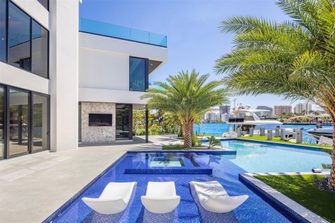 Villa ou maison à vendre à Fort Lauderdale, Floride: 7 chambres, 1018.77 m2 № 761153 - photo 10