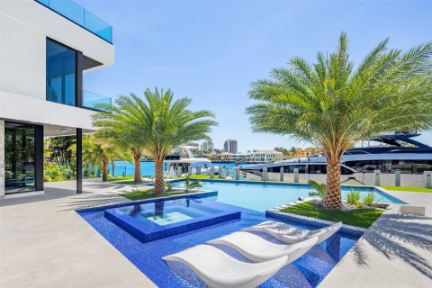Villa ou maison à vendre à Fort Lauderdale, Floride: 7 chambres, 1018.77 m2 № 761153 - photo 9