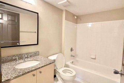 Condominio en venta en Miramar, Florida, 3 dormitorios № 887539 - foto 23