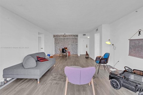 Copropriété à vendre à Miami, Floride: 2 chambres, 113.34 m2 № 1358508 - photo 20