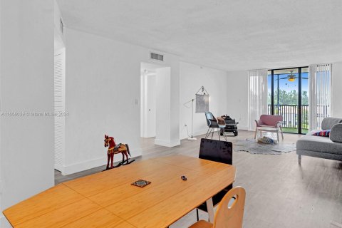 Copropriété à vendre à Miami, Floride: 2 chambres, 113.34 m2 № 1358508 - photo 12