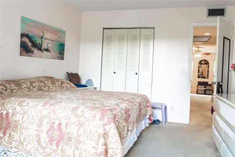 Condo in Pembroke Pines, Florida, 2 bedrooms  № 1319342 - photo 14