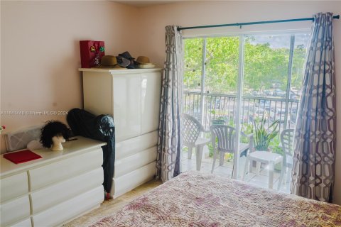 Condo in Pembroke Pines, Florida, 2 bedrooms  № 1319342 - photo 15