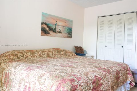 Condo in Pembroke Pines, Florida, 2 bedrooms  № 1319342 - photo 13