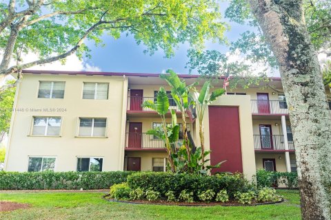 Copropriété à vendre à Pembroke Pines, Floride: 2 chambres, 108.32 m2 № 1319342 - photo 1