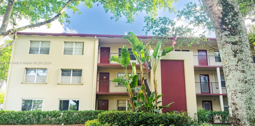 Condominio en Pembroke Pines, Florida, 2 dormitorios  № 1319342