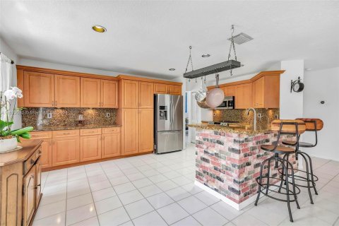 House in Weston, Florida 4 bedrooms, 217.3 sq.m. № 1319177 - photo 8