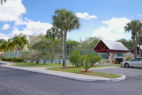 Condo in Lauderhill, Florida, 2 bedrooms  № 1091733 - photo 5