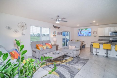 Casa en venta en Kissimmee, Florida, 5 dormitorios, 243.96 m2 № 1320395 - foto 17