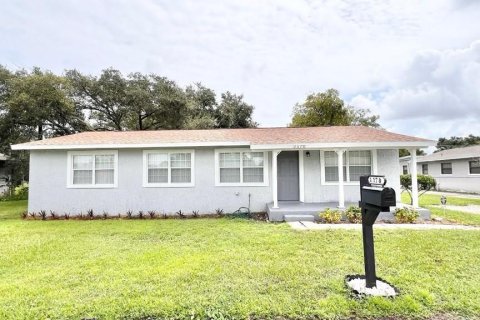 House in Sanford, Florida 4 bedrooms, 136.38 sq.m. № 1355533 - photo 1