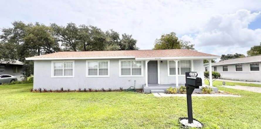 House in Sanford, Florida 4 bedrooms, 136.38 sq.m. № 1355533