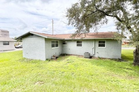 House in Sanford, Florida 4 bedrooms, 136.38 sq.m. № 1355533 - photo 15