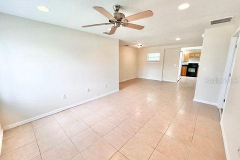 Villa ou maison à louer à Sanford, Floride: 4 chambres, 136.38 m2 № 1355533 - photo 5