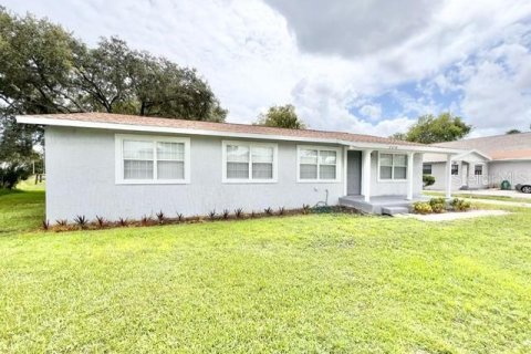 House in Sanford, Florida 4 bedrooms, 136.38 sq.m. № 1355533 - photo 4