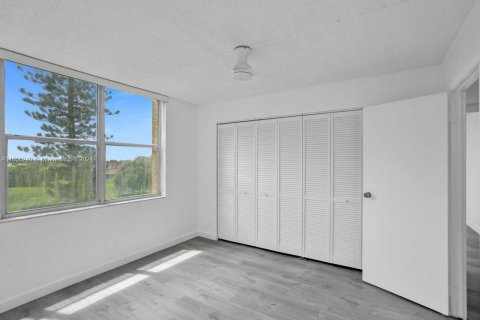 Condo in Lauderhill, Florida, 2 bedrooms  № 1355501 - photo 15