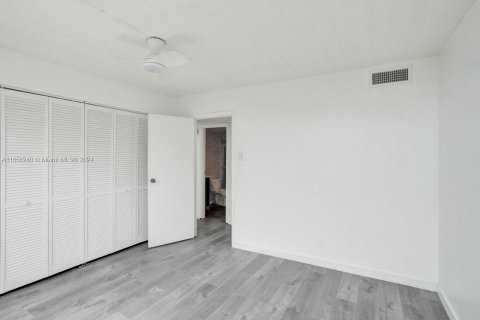 Condo in Lauderhill, Florida, 2 bedrooms  № 1355501 - photo 18