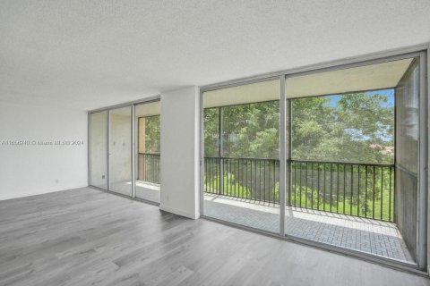 Condo in Lauderhill, Florida, 2 bedrooms  № 1355501 - photo 17