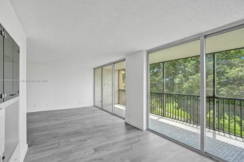 Condo in Lauderhill, Florida, 2 bedrooms  № 1355501 - photo 6