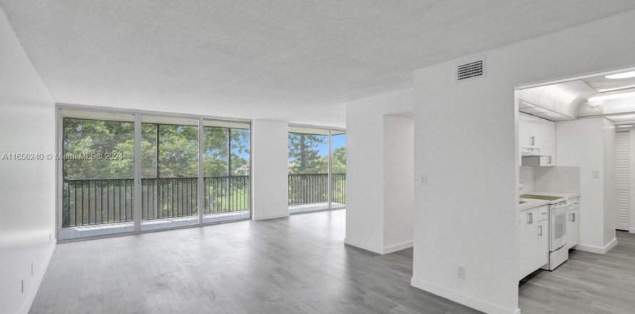 Condo in Lauderhill, Florida, 2 bedrooms  № 1355501