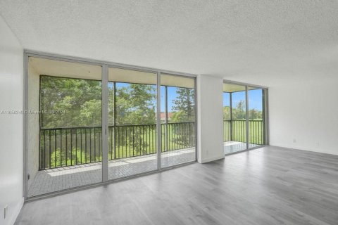 Condo in Lauderhill, Florida, 2 bedrooms  № 1355501 - photo 26