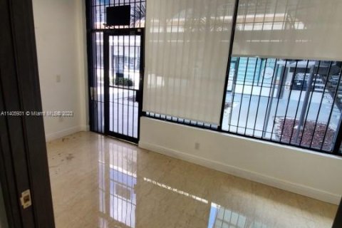 Propiedad comercial en venta en Miami, Florida № 563400 - foto 20