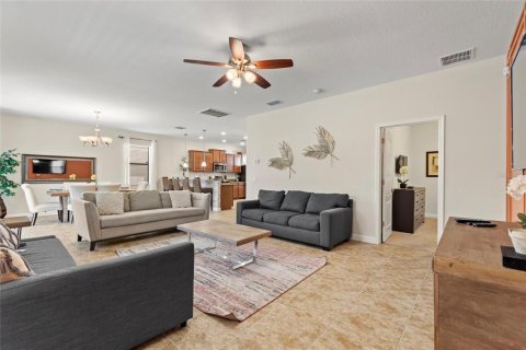 Casa en venta en Davenport, Florida, 5 dormitorios, 264.03 m2 № 1276805 - foto 14