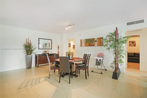 Condo in Hollywood, Florida, 2 bedrooms  № 1357122 - photo 10