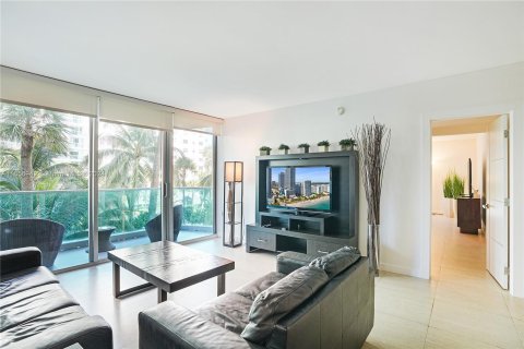 Condo in Hollywood, Florida, 2 bedrooms  № 1357122 - photo 3