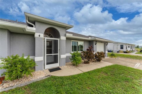 Villa ou maison à vendre à Punta Gorda, Floride: 2 chambres, 96.99 m2 № 1335699 - photo 2