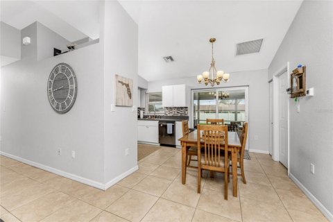 Villa ou maison à vendre à Punta Gorda, Floride: 2 chambres, 96.99 m2 № 1335699 - photo 11