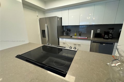 Condo in Key Biscayne, Florida, 1 bedroom  № 1331569 - photo 3