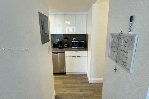 Condominio en venta en Key Biscayne, Florida, 1 dormitorio, 64.01 m2 № 1331569 - foto 9