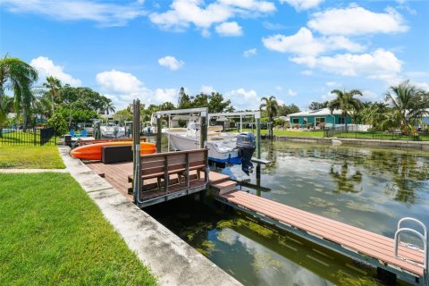 House in Saint Petersburg, Florida 3 bedrooms, 173.73 sq.m. № 1350175 - photo 22