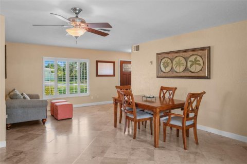 House in Saint Petersburg, Florida 3 bedrooms, 173.73 sq.m. № 1350175 - photo 6