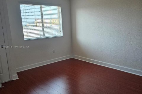 Apartamento en alquiler en South Miami, Florida, 2 dormitorios, 93.83 m2 № 1348279 - foto 8