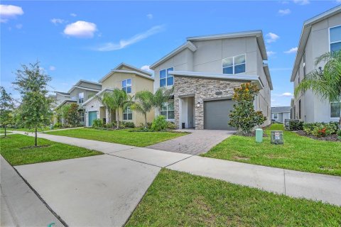 House in Davenport, Florida 5 bedrooms, 280.1 sq.m. № 1386547 - photo 1