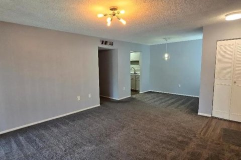 Condo in Altamonte Springs, Florida, 2 bedrooms  № 1386634 - photo 8