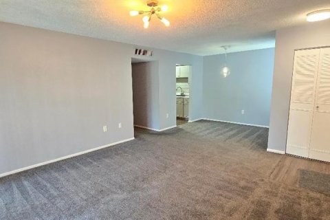 Condo in Altamonte Springs, Florida, 2 bedrooms  № 1386634 - photo 7