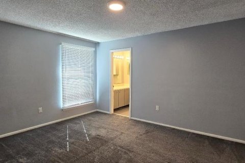 Condo in Altamonte Springs, Florida, 2 bedrooms  № 1386634 - photo 16