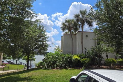 Condo in Altamonte Springs, Florida, 2 bedrooms  № 1386634 - photo 1