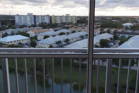 Condo in Hollywood, Florida, 2 bedrooms  № 1330247 - photo 7