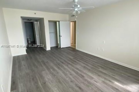 Condo in Hollywood, Florida, 2 bedrooms  № 1330247 - photo 12