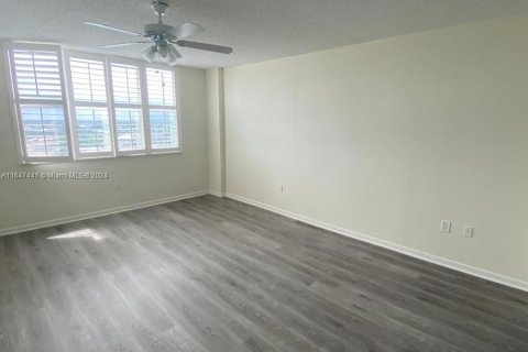 Condo in Hollywood, Florida, 2 bedrooms  № 1330247 - photo 3