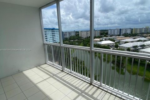 Condo in Hollywood, Florida, 2 bedrooms  № 1330247 - photo 6