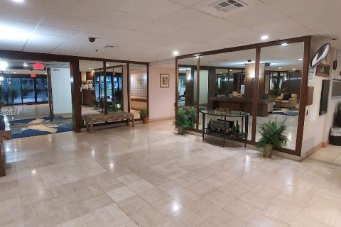 Condo in Hollywood, Florida, 2 bedrooms  № 1330247 - photo 27