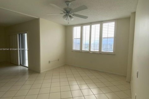 Condo in Hollywood, Florida, 2 bedrooms  № 1330247 - photo 19