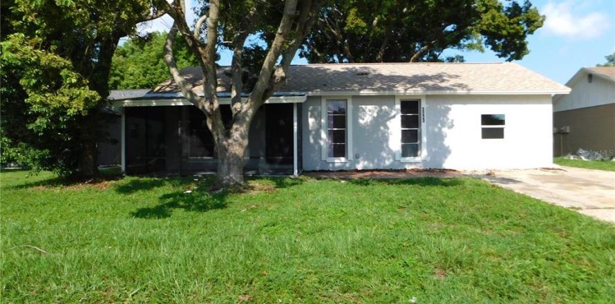 House in New Port Richey, Florida 2 bedrooms, 89.74 sq.m. № 1313427