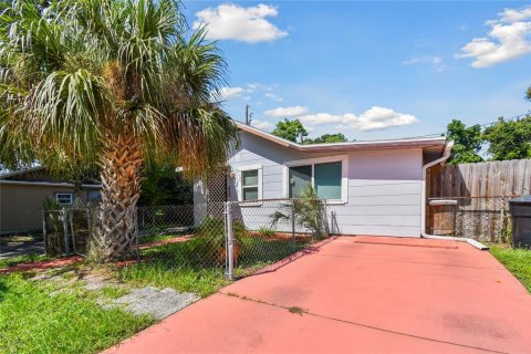 Casa en venta en Saint Petersburg, Florida, 2 dormitorios, 66.89 m2 № 1342128 - foto 3