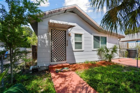 House in Saint Petersburg, Florida 2 bedrooms, 66.89 sq.m. № 1342128 - photo 1